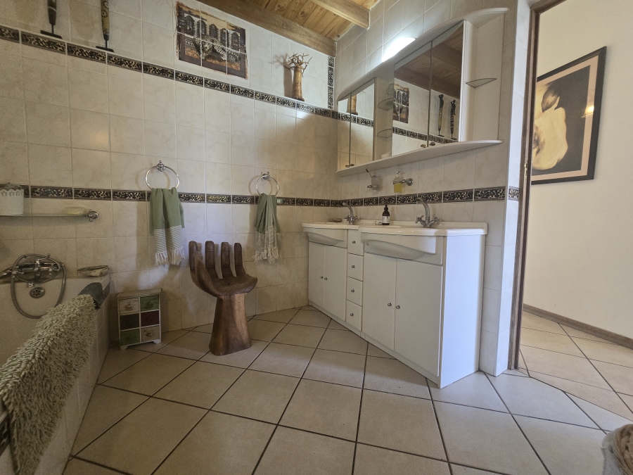 4 Bedroom Property for Sale in Lindequesdrif North West